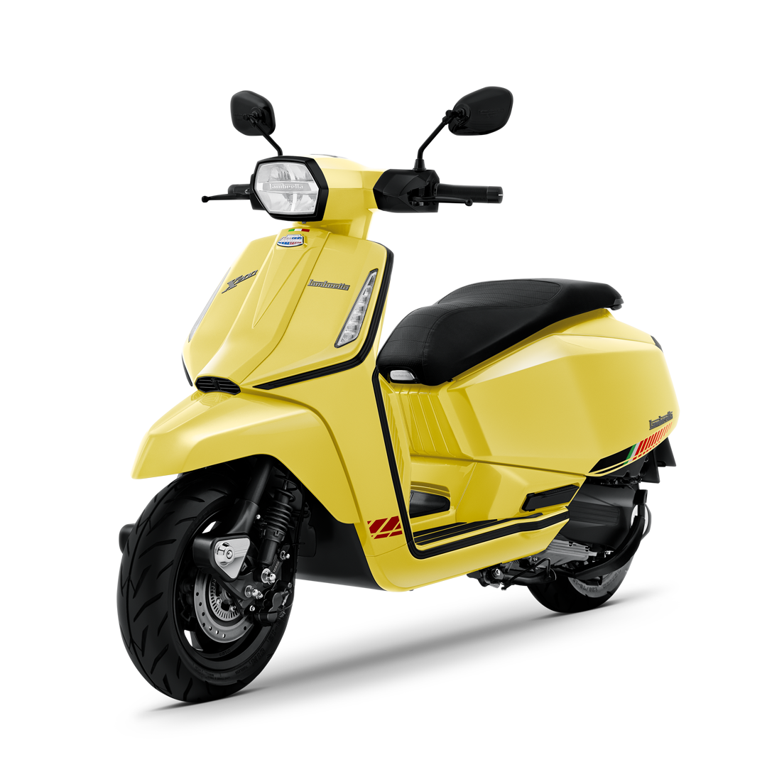 รถมอเตอร์ไซค์ แลมเบรตต้า Lambretta V200 GP 2023 สีเหลือง ผ่อนถูก ดอกเบี้ยต่ำ โดย 52 โมเดิร์นไบค์