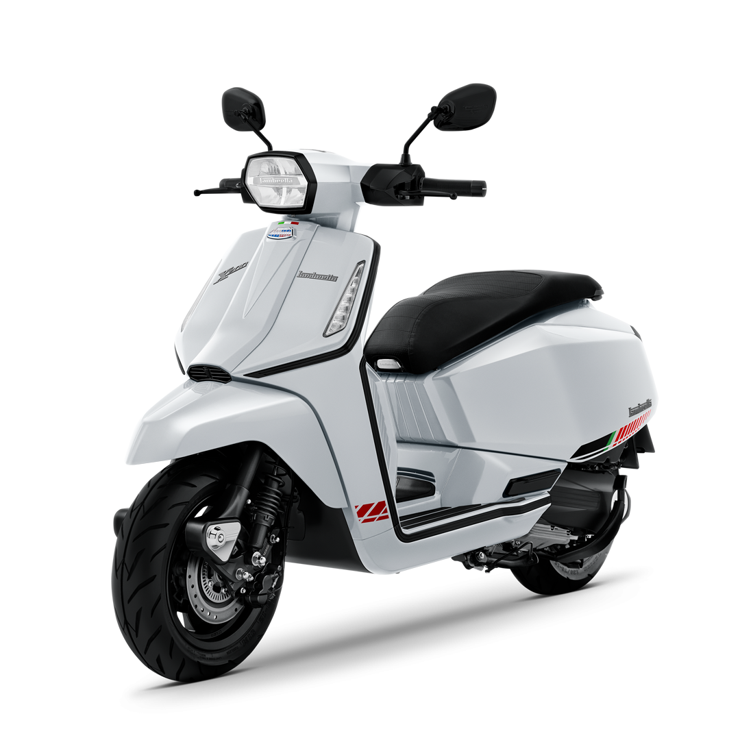 รถมอเตอร์ไซค์ แลมเบรตต้า Lambretta V200 GP 2023 สีขาว ผ่อนถูก ดอกเบี้ยต่ำ โดย 52 โมเดิร์นไบค์